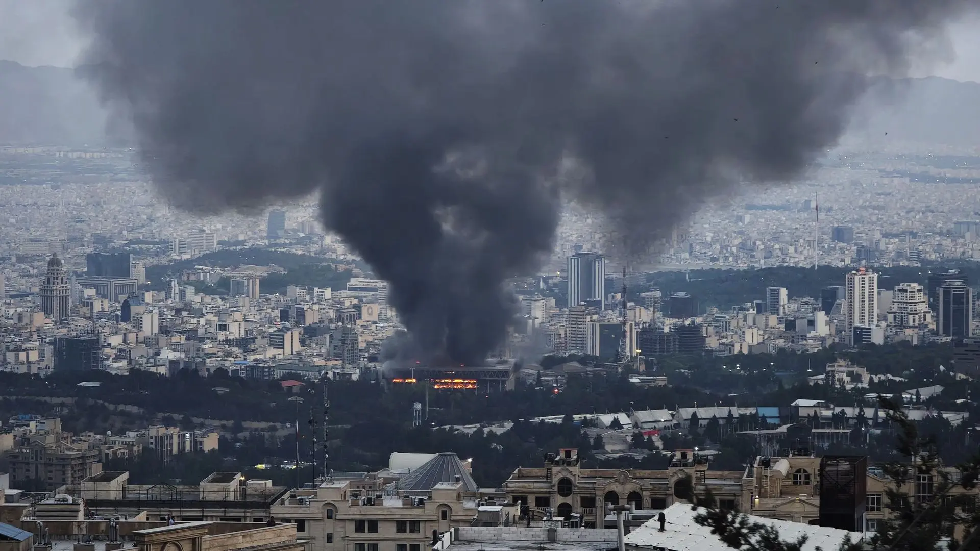 Quiz image for: Trump: "Everyone should immediately evacuate Tehran"